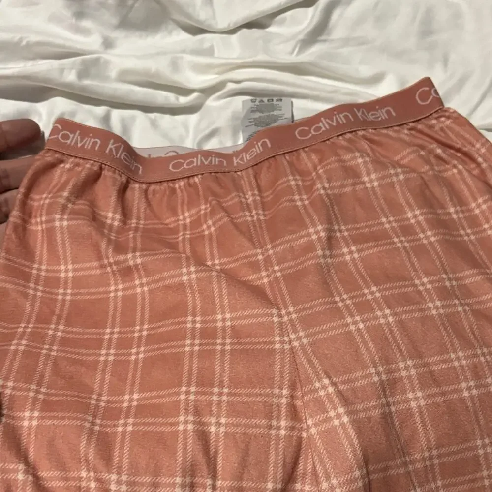 Calvin Klein 7/8 Peach and Cream Lounge Pants Set heats and plaid euc